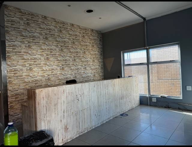 140M² BUILDING TO LET IN OVERPORT